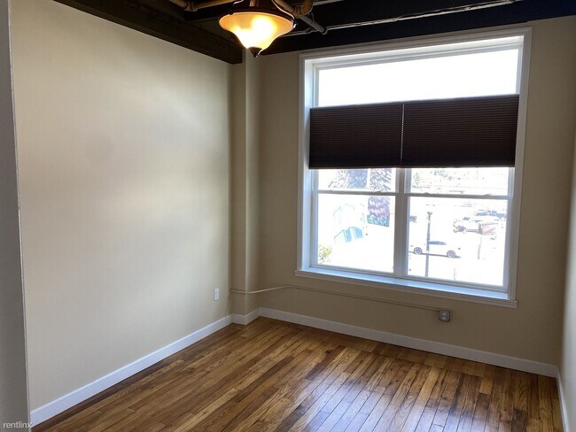 Building Photo - 2 br, 1 bath Apartment - 159 W Pearl St 202
