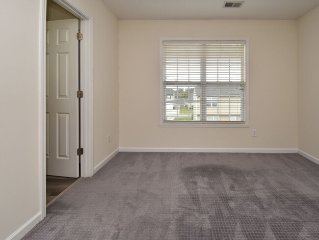 Building Photo - Charming 3-Bedroom Townhome in Prime Winst...