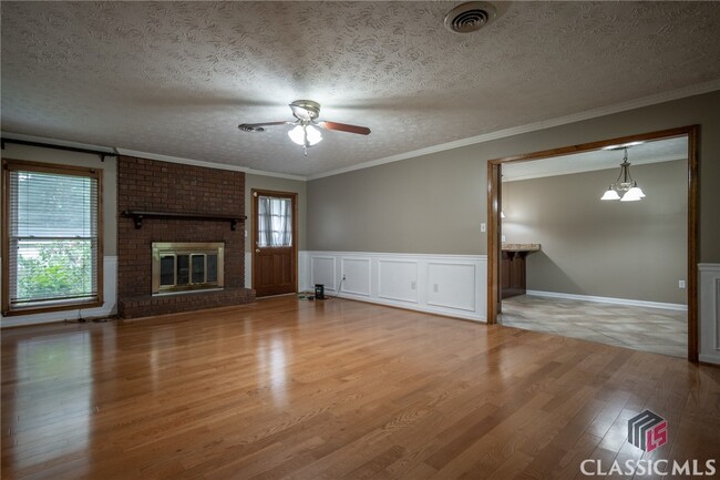 Building Photo - 1500 Crooked Creek Rd