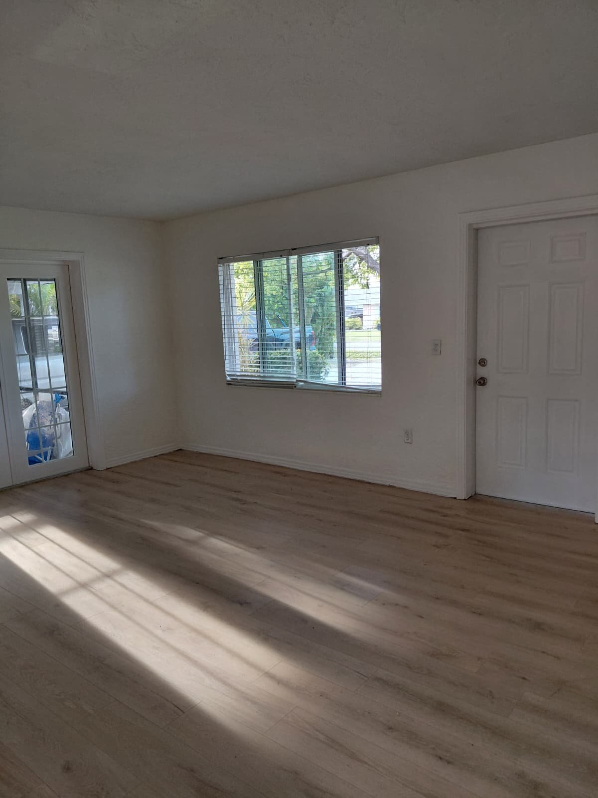 Building Photo - 1003 39th Ave W