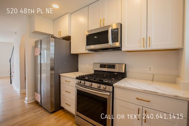 Building Photo - 520 48th Pl NE