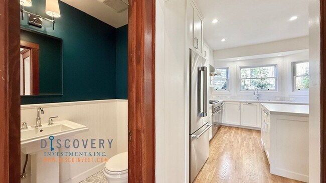 Building Photo - Panoramic Hill Estate with Sweeping Views