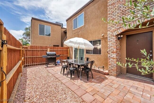 Building Photo - 1453 Santa Anita Dr