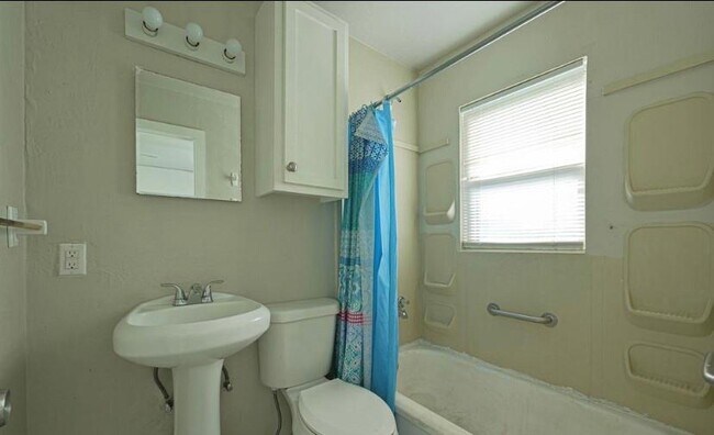 Building Photo - 4106 S Shields Blvd