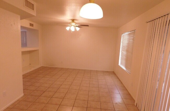 Building Photo - Desirable North Phoenix  Home with 1 Downs...
