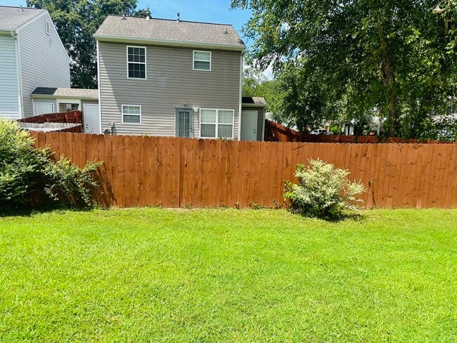 Building Photo - 338 Goldenrod Dr