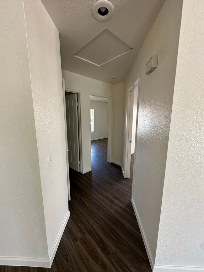 Building Photo - 3 BEDROOM ADELANTO HOME