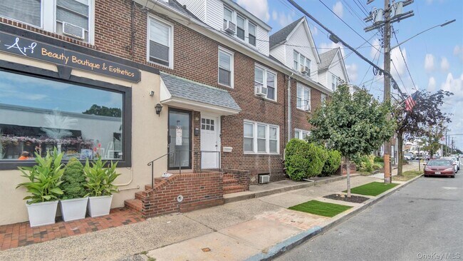Building Photo - 641 Willis Ave