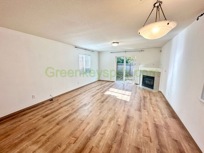 Building Photo - 3-Bedroom, 2-Bathroom Row House Near Alber...