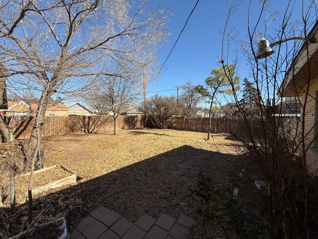 Building Photo - Furnished Short Term Rental