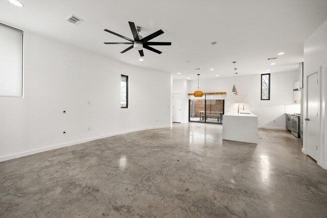 Building Photo - 4711 Gonzales St