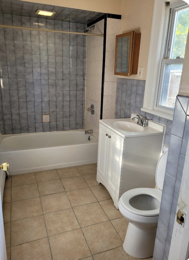 Building Photo - 24 Valley St