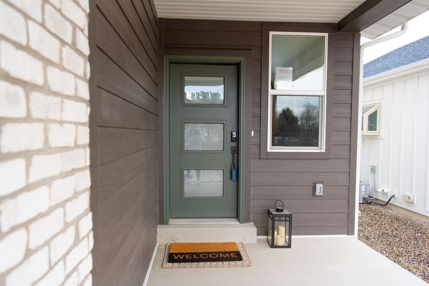 Building Photo - 1802 Drake Ln