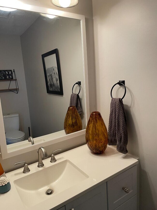 Building Photo - 385 Old Epps Bridge Rd