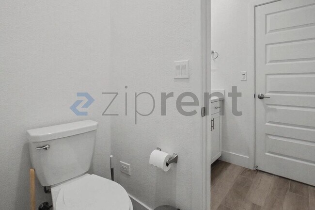 Building Photo - 12743 Blueblanc Way