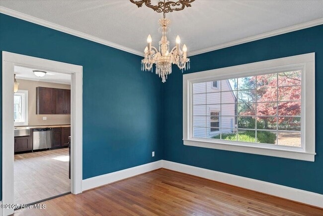 Building Photo - 300 Dogwood Ln