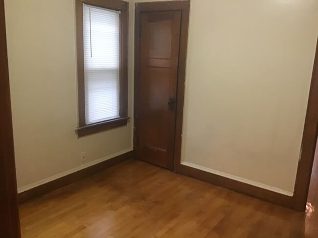 Building Photo - 4 bedroom single family home