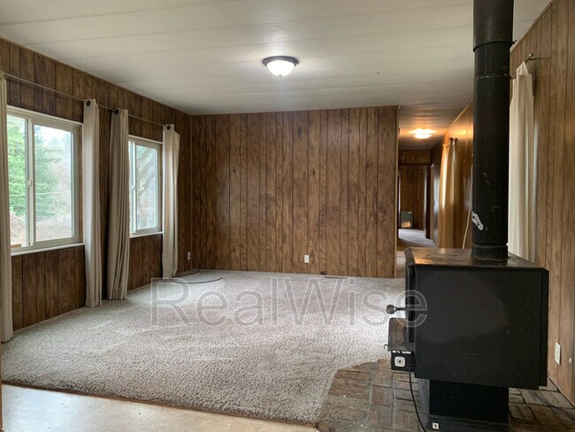 Building Photo - 4620 Redwood Ave