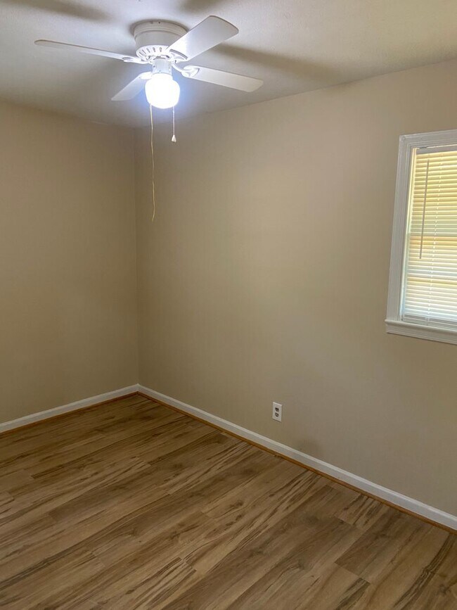 Building Photo - **AVAILABLE NOW**3 bedroom / 1 bathroom Home for Rent in Columbus, GA***