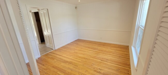 Building Photo - 661 Warner Ave