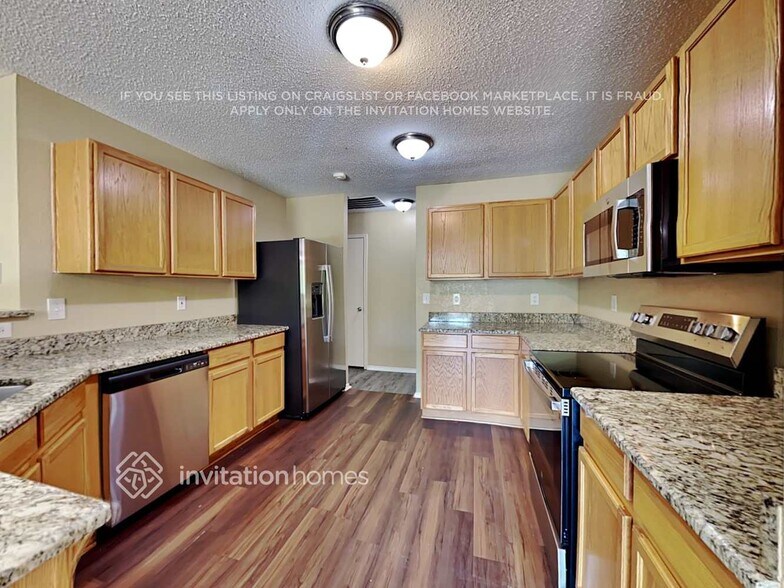 Building Photo - 3312 Silver Creek Dr