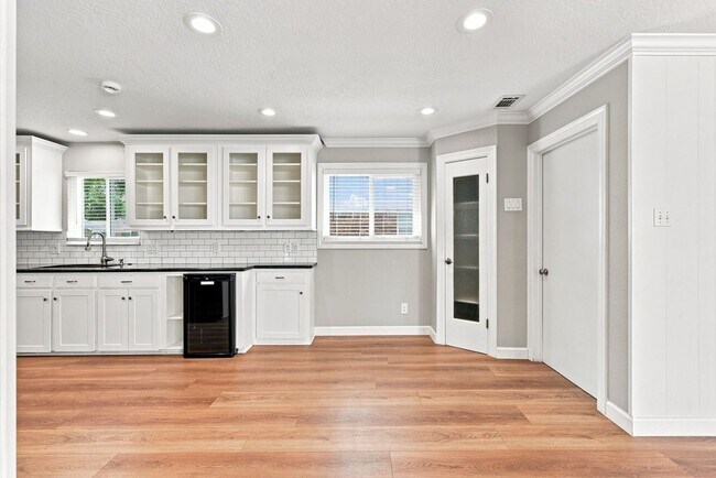Building Photo - 5522 Dumfries Dr