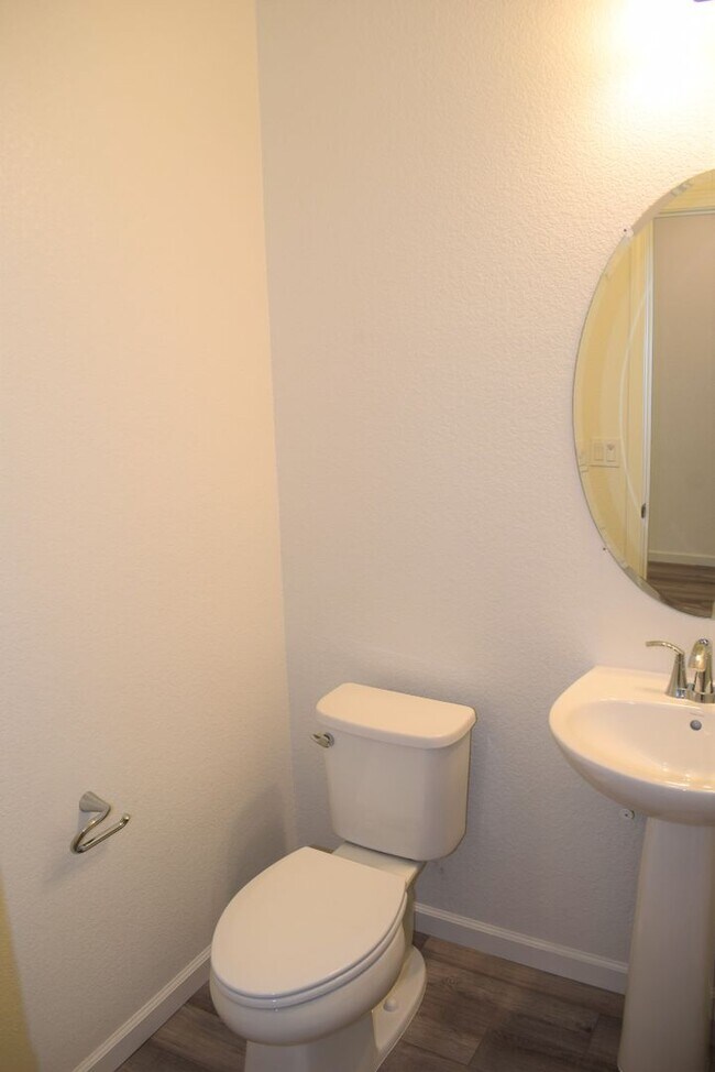 Building Photo - Beautiful Brand New Home located in the Ve...