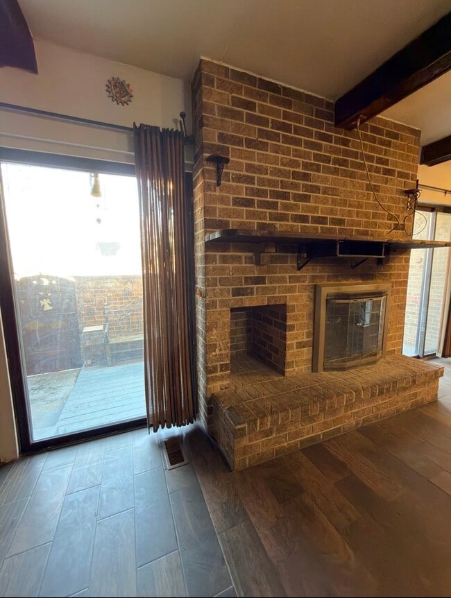 Building Photo - 203 Kenneth Cir