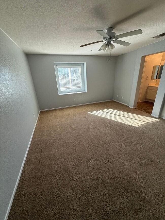 Building Photo - Move-In Ready 2BR / 2.5BA Condo for Rent – Villas Serena