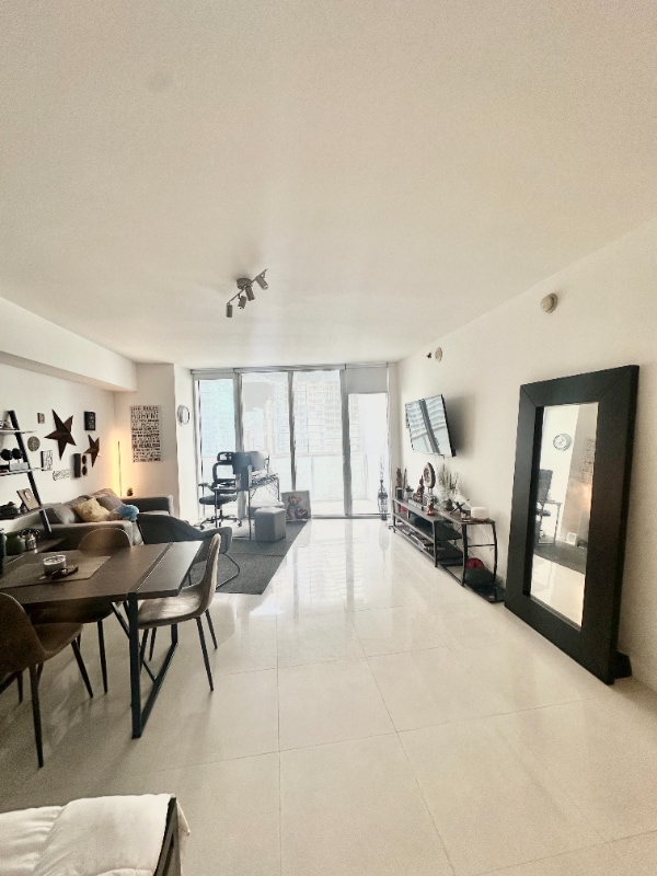 Building Photo - 475 Brickell Ave