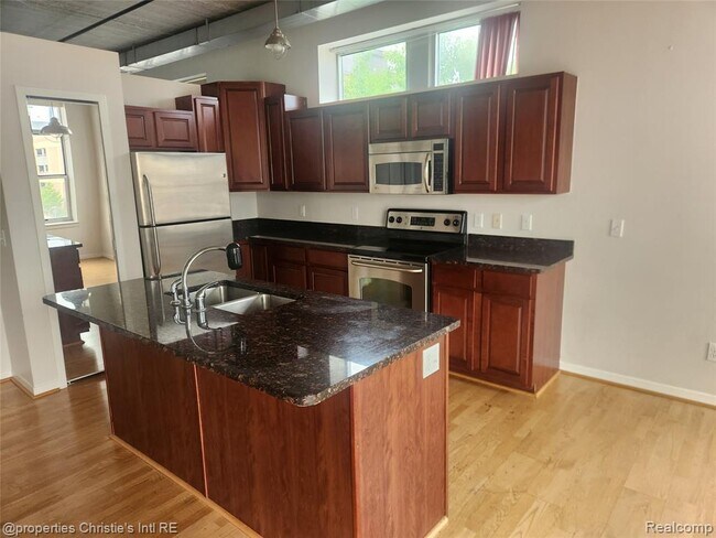 Building Photo - 66 Winder St