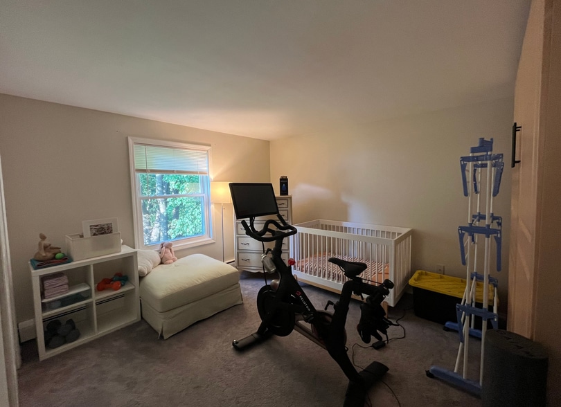 2nd bedroom - 19 Blithewood Ave