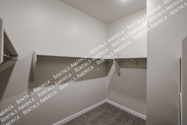 Building Photo - Desirable Community of Arabella