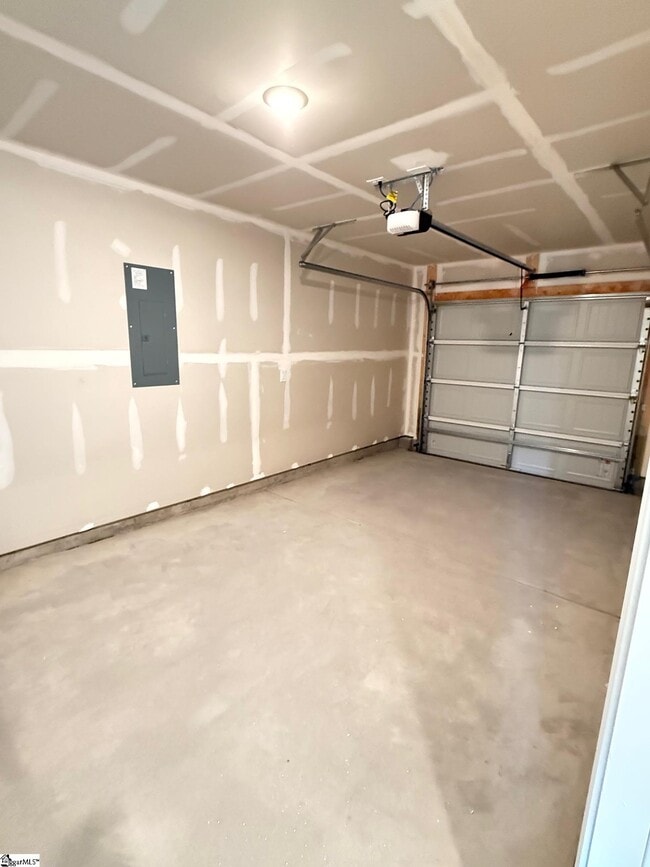 Building Photo - 813 Powder Br Dr