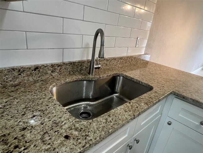 Building Photo - 179 SE 3rd St