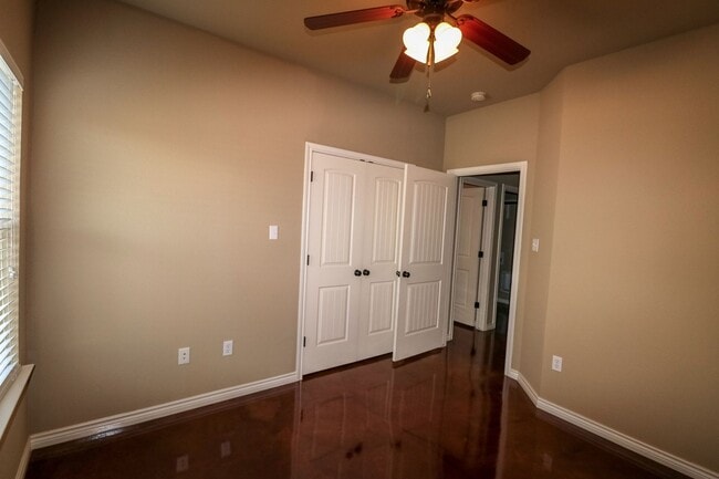 Building Photo - 4 Bedroom Single Family Home:  Move in Special: