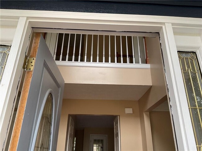 Building Photo - 2570 Treasure Ct