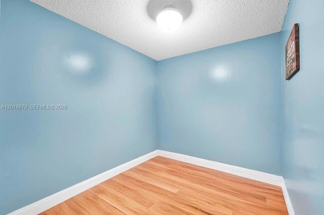 Building Photo - 6049 Balboa Cir