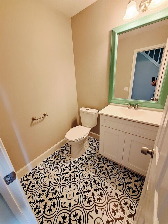 Building Photo - 8513 Portage Cove