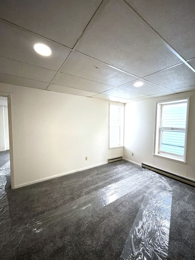 Building Photo - Updated 1 Bed / 1 Bath Second-Floor Apartm...