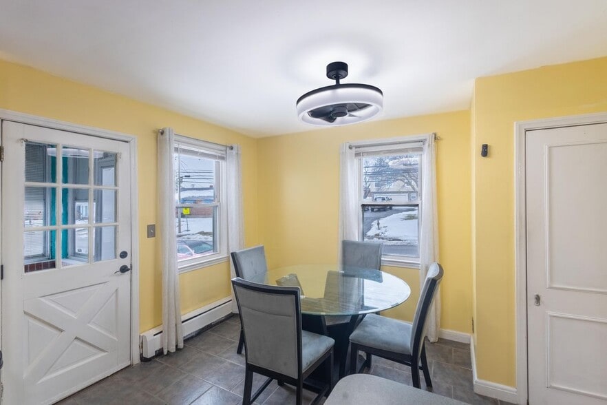 Building Photo - 1200 Narcissus Ave