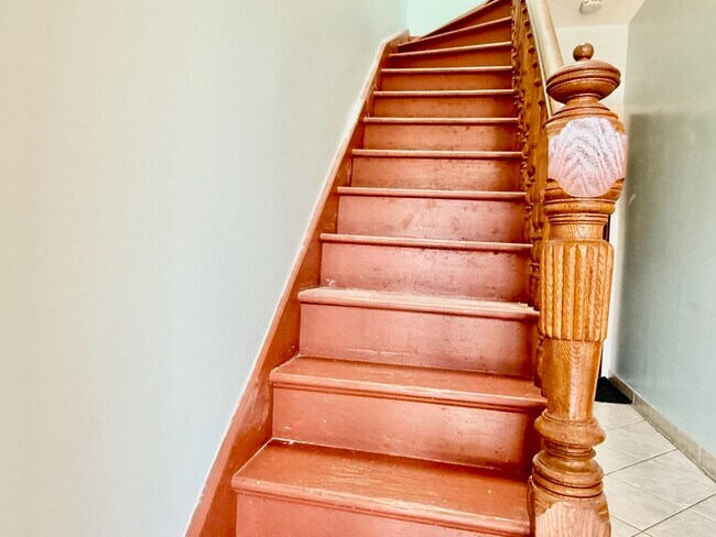 Building Photo - 204 Olean Ave