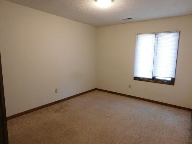 Building Photo - 1542 College Way