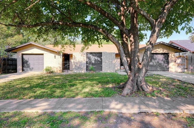 Building Photo - 2107 Darwin Dr