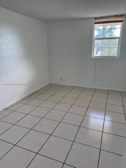 Building Photo - 4550 NW 9th St