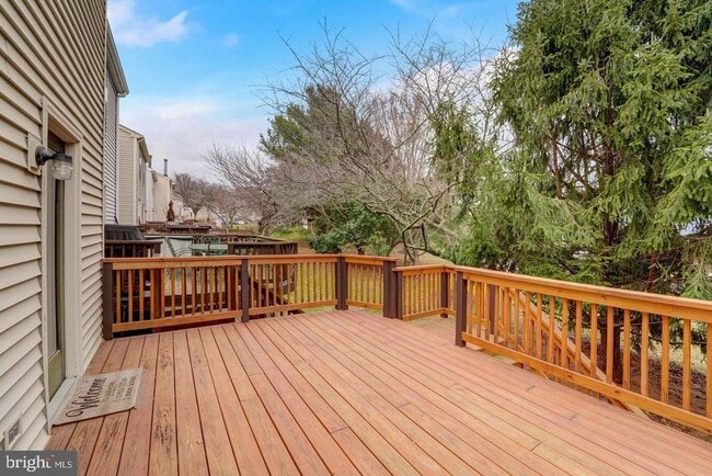 Building Photo - 1248 Quaker Ridge Dr