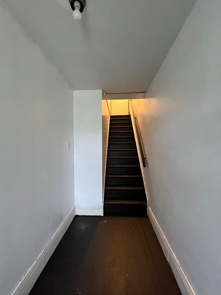 Building Photo - 421 NY-146