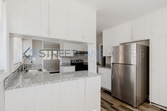 Building Photo - NOW OFFERING $250 OFF FIRST FULL MONTH IF ...