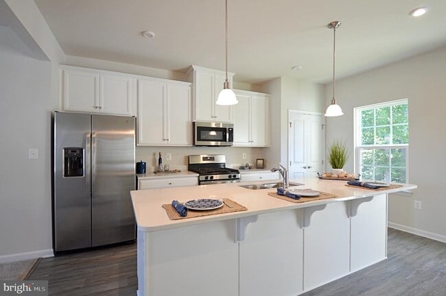 Building Photo - 528 Landing Dr