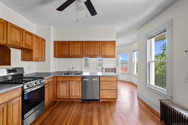 Building Photo - 14 S Whittlesey Ave